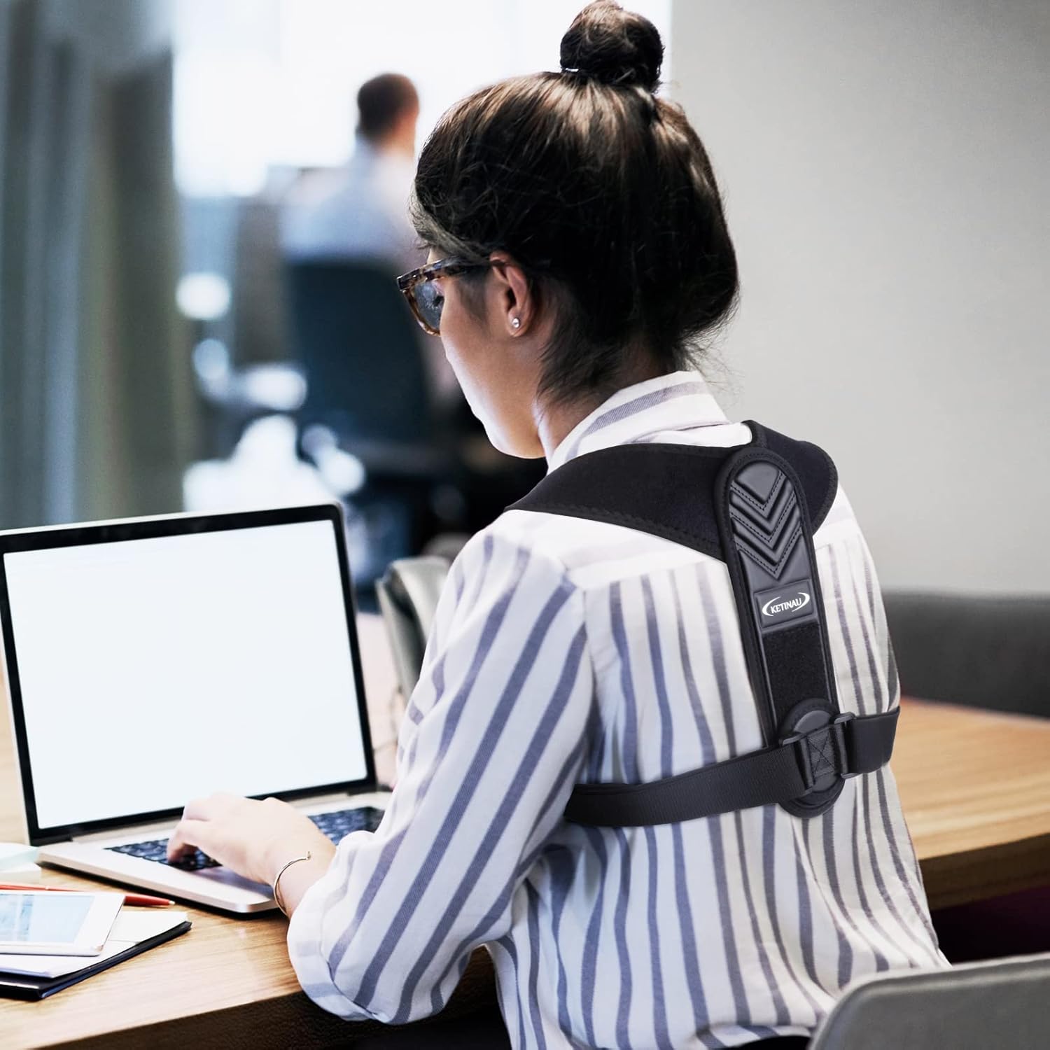 Posture Corrector for Women and Men, Adjustable Upper Back Brace with Clavicle Support

