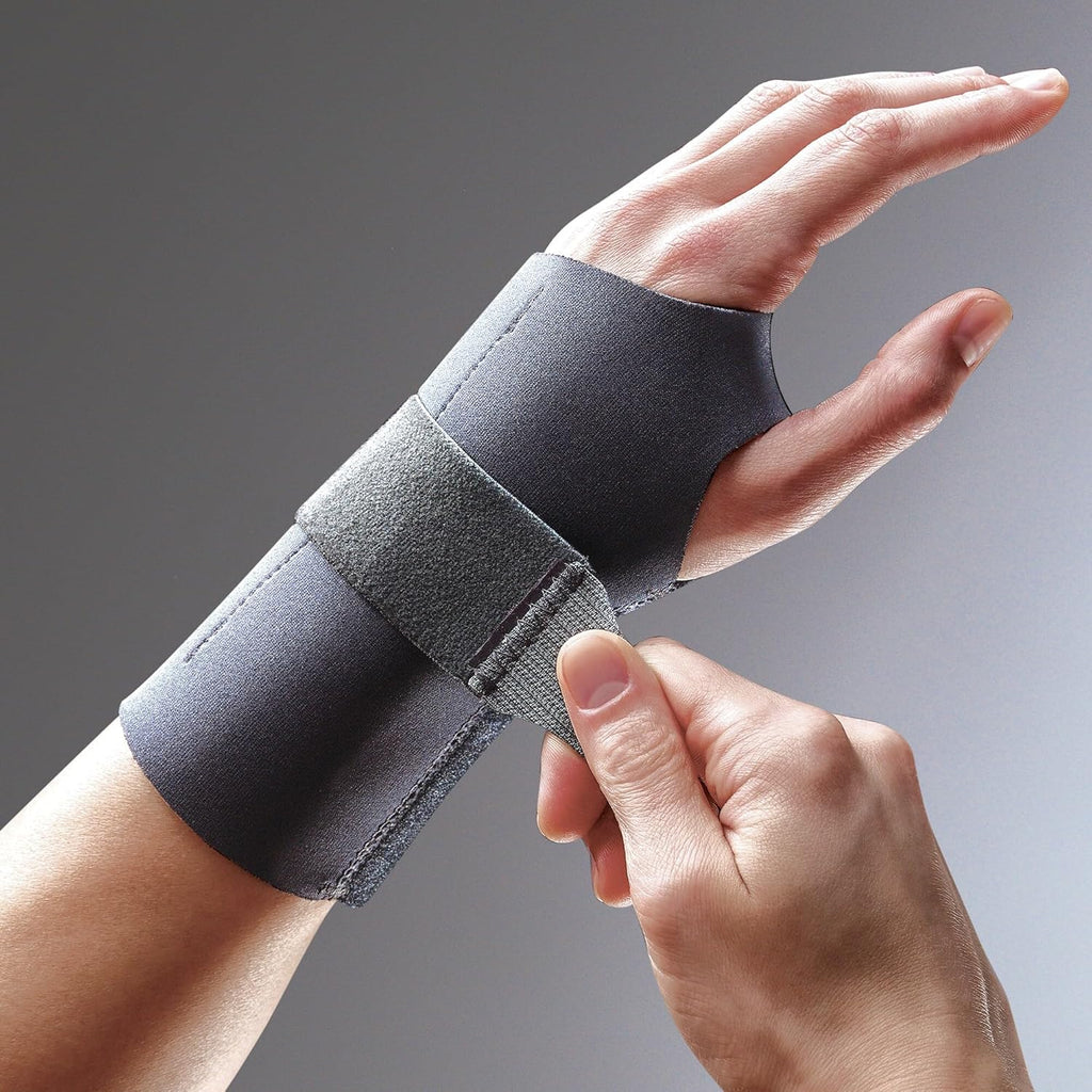 FUTURO Compression Wrist Brace, Left Hand

