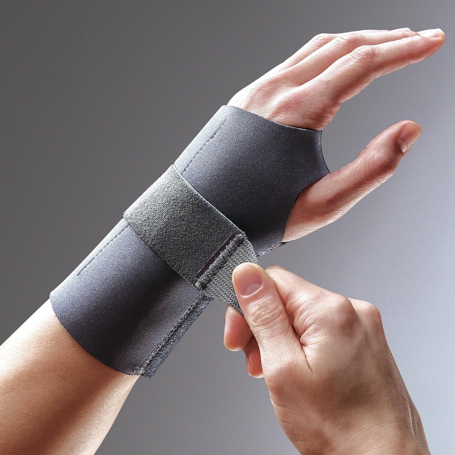FUTURO Compression Wrist Brace, Left Hand


