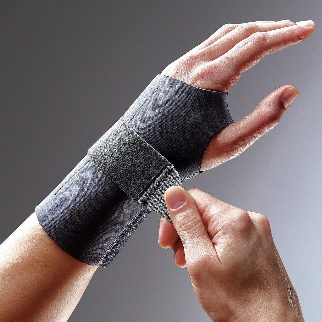FUTURO Compression Wrist Brace, Left Hand

